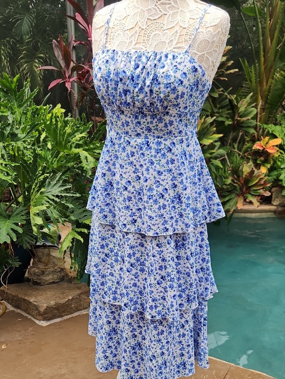 SHEIN Blue and White Floral Tiered Sundress - Picture 5 of 6